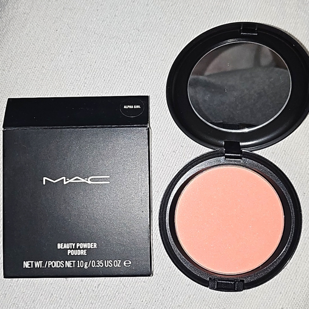 MAC cosmetics Alpha Girl Beauty Powder. NIB.